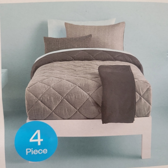 Room Essentials Bedding Room Essentials Reversible Microfiber